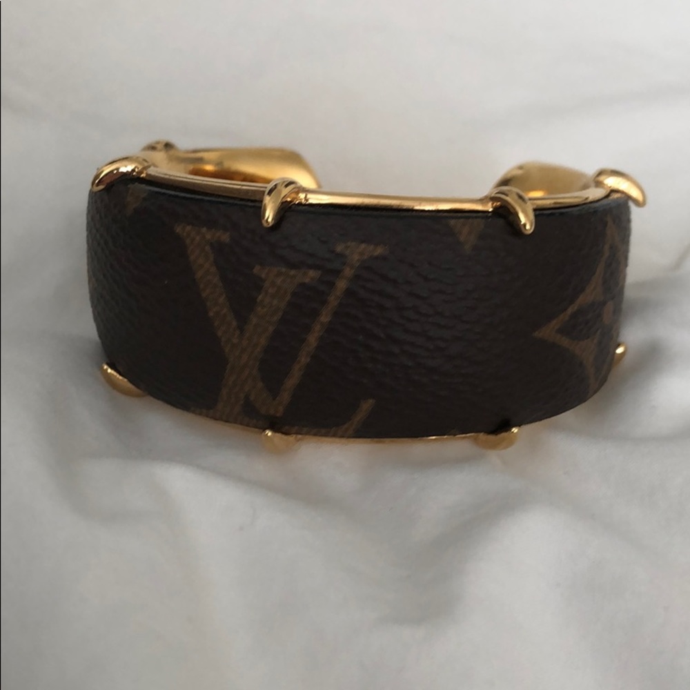 Louis Vuitton 🔥 cuff bracelet